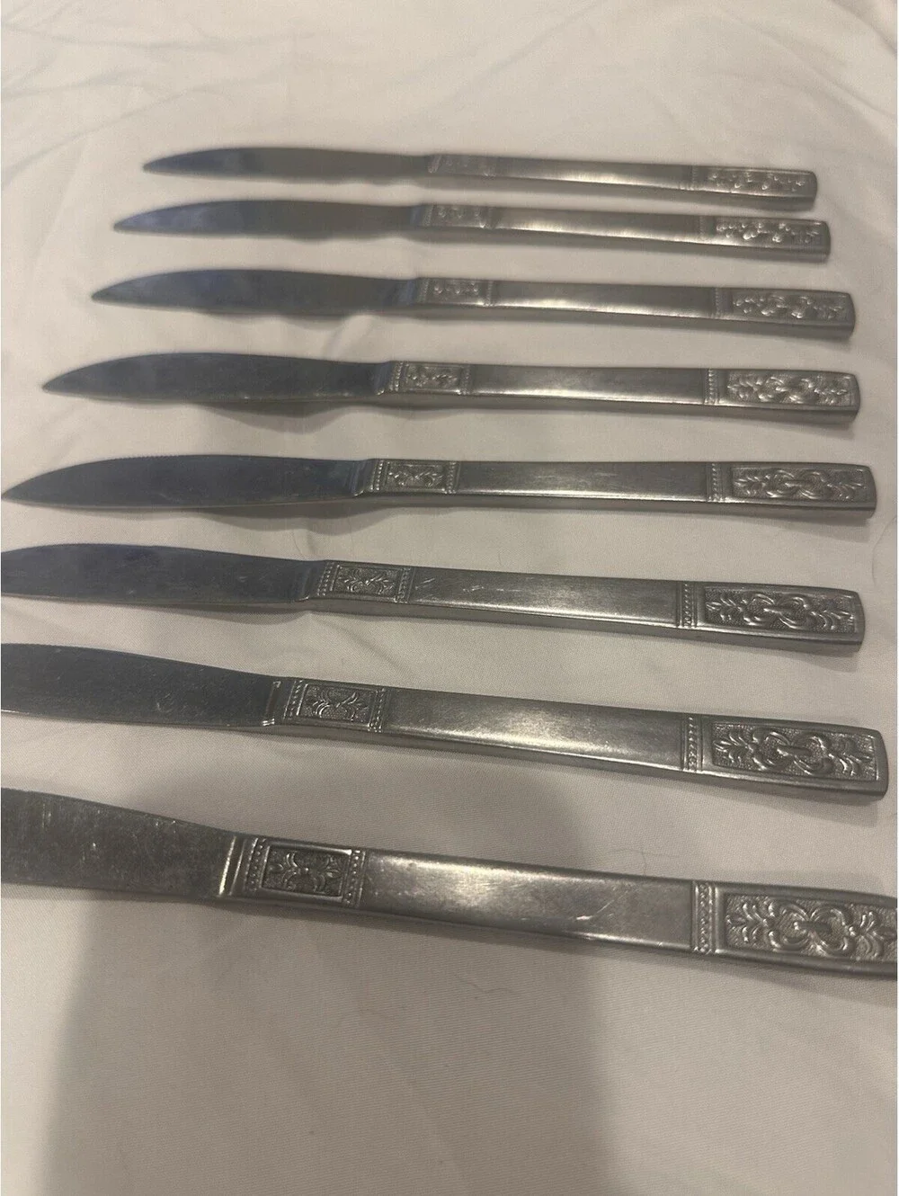 Customcraft Fleur de Lis Dinner Knives 8-1/8